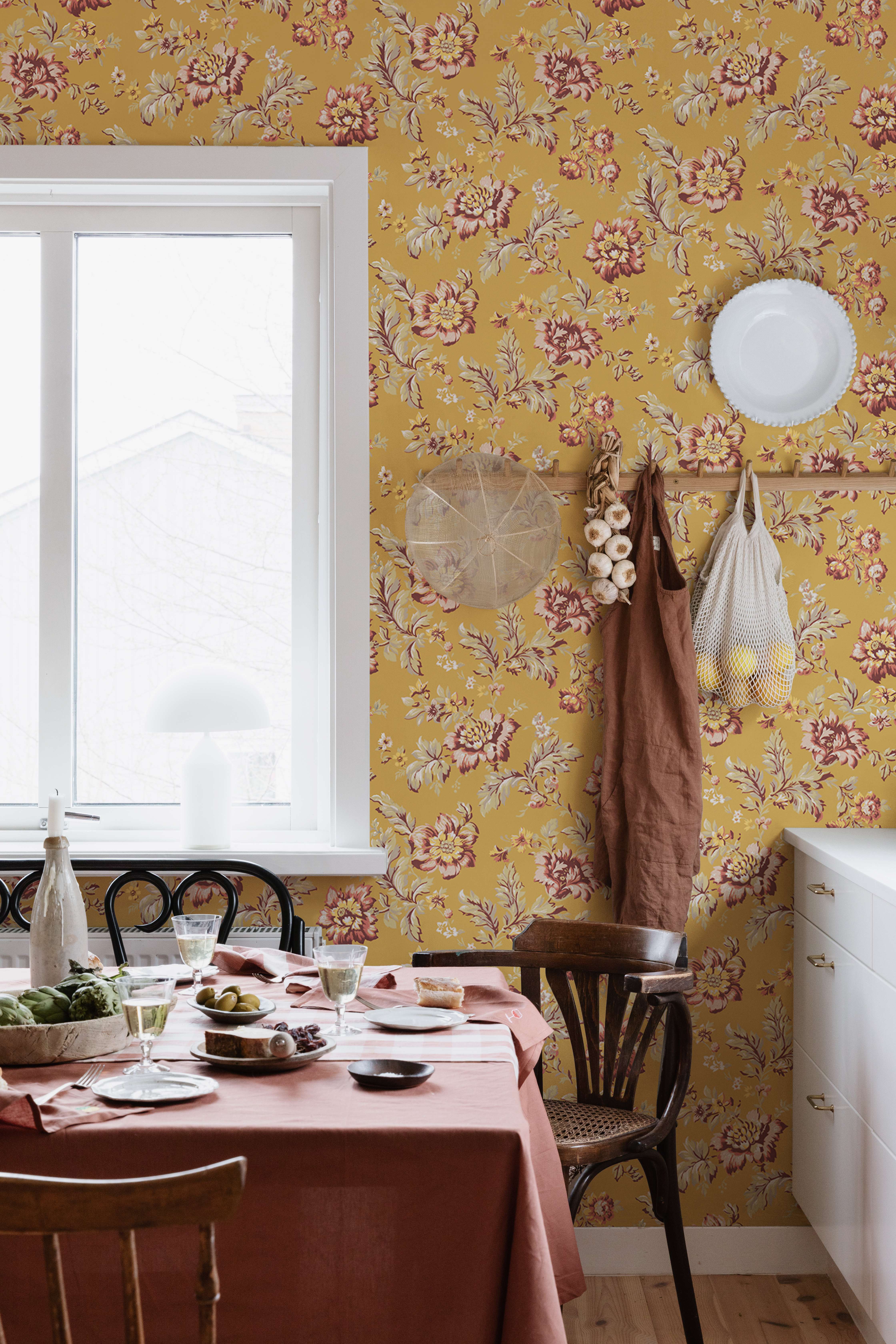 S10414_Rosenholm_Yellow_Sandberg-Wallpaper_interior1.jpg