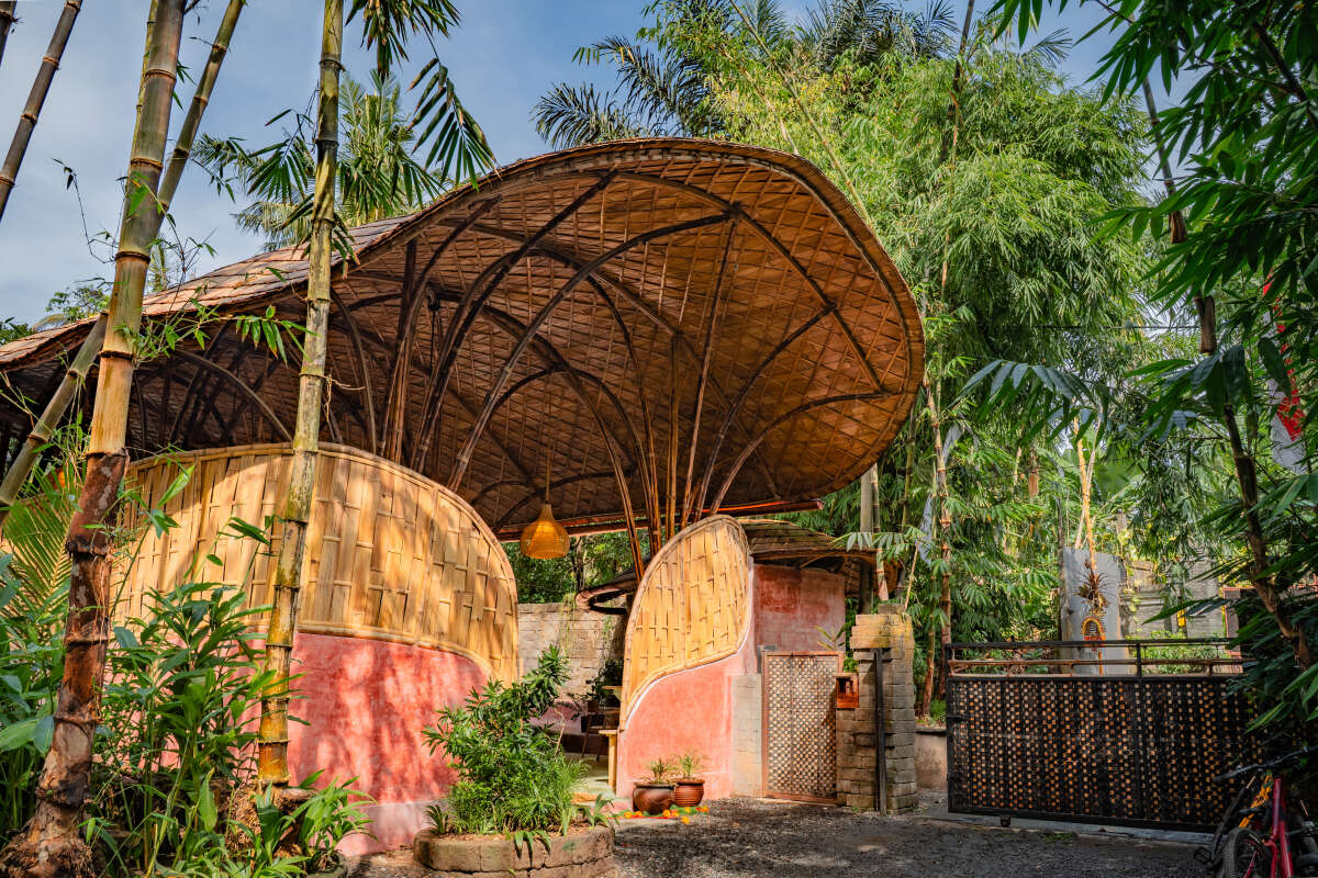 01_The Living Bridge Exterior Green School Entrance_Credit Mizzi Studio.jpg
